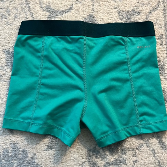 Nike Pro shorts - Picture 2 of 3